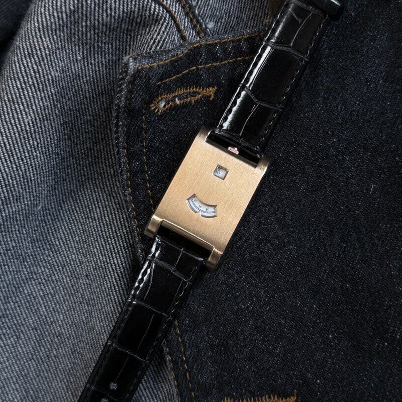 Montre de Luxe à Heure Sautante